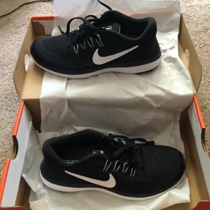 Women’s Nike flex 2017 rn size 5.5